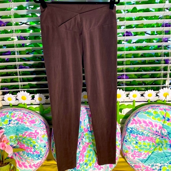 Soft and stretchy brown pants with V shaped waistband - Picture 1 of 5